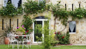 Le charme d'une maison en pierre, côté jardin