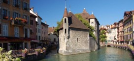 Annecy - Palais de l'Ile - couleurs de la ville - Fotolia