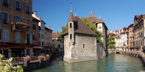 Annecy - Palais de l'Ile - couleurs de la ville - Fotolia