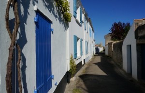 Sur l'île de Noirmoutier, pas de nuancier mais le bleu, le vert et le gris sont recommandés pour les volets.