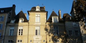 Guide des couleurs de volets à Pau - photo CC Pere Igor