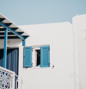 annie-spratt-bloque volet-unsplash 2 comment bloquer les volets et les protéger